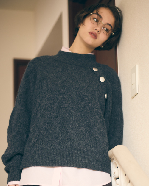 ケーブルボタンニット